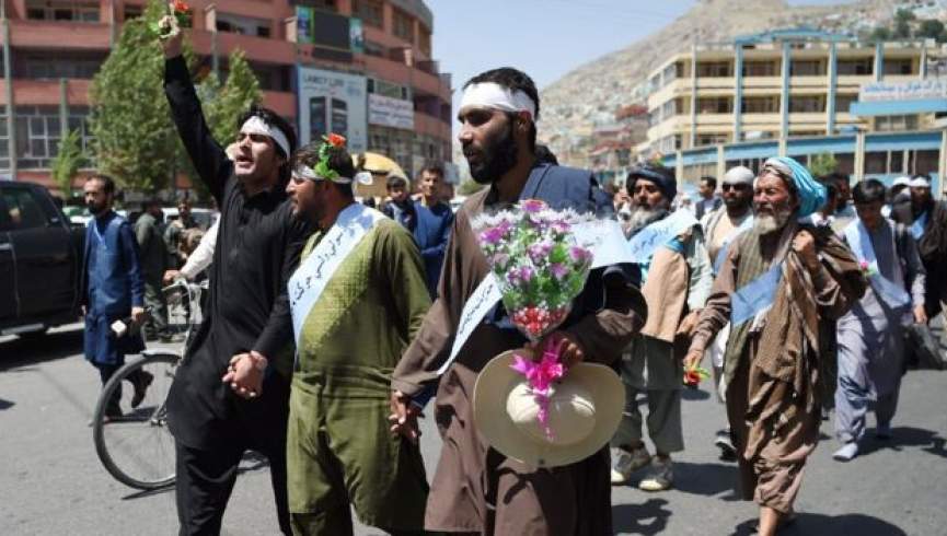 کاروان هلمندی‌ها؛ تلاقی خنجر جنگ و حنجر صلح